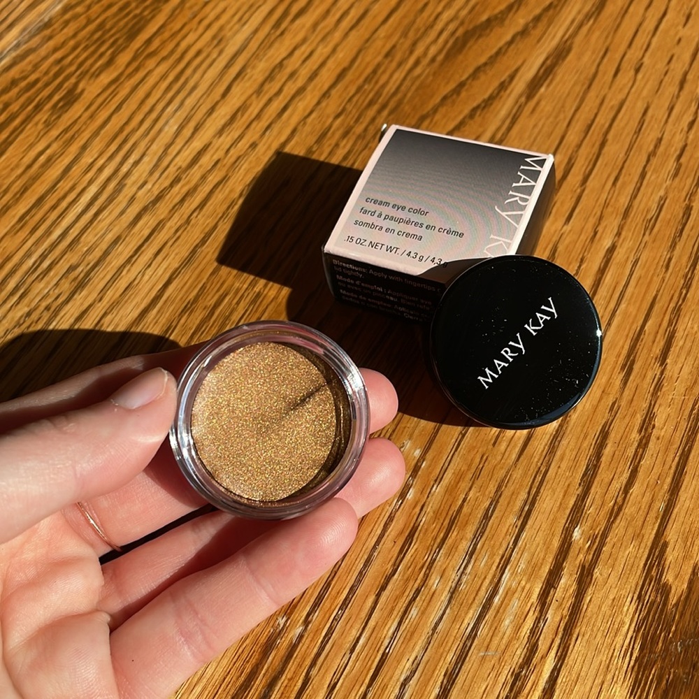 Mary Kay cream eye color shade: Iced Cocoa